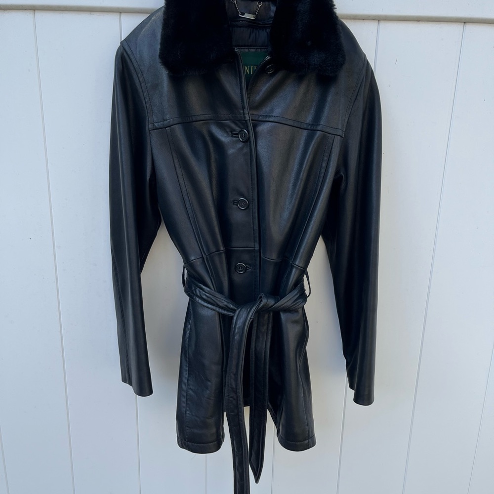 SOLD.   .DANIER Buttery Soft Leather Jacket w/ Fur Collar and Belted SZ 6 - 8 - Picture 7 of 16